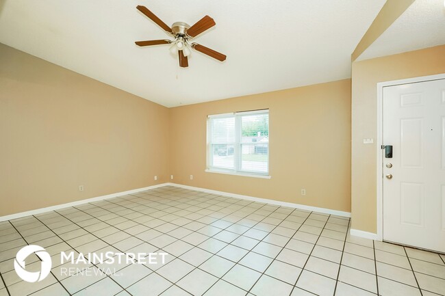 728 Poe St in Azle, TX - Foto de edificio - Building Photo