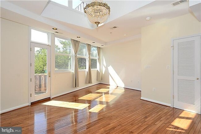 property at 1015 H St NE