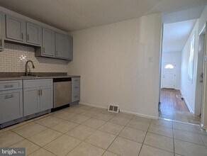 2437 Sepviva St in Philadelphia, PA - Building Photo - Building Photo