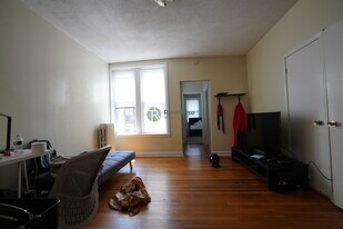 1120 Commonwealth Ave, Unit 11 in Boston, MA - Building Photo