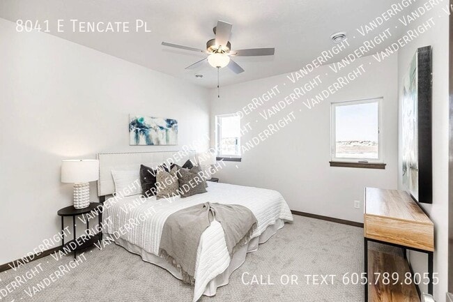 8041 E Tencate Pl in Sioux Falls, SD - Building Photo - Building Photo