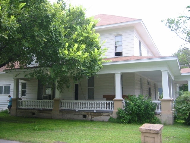 301 E Brin in Terrell, TX - Foto de edificio - Building Photo