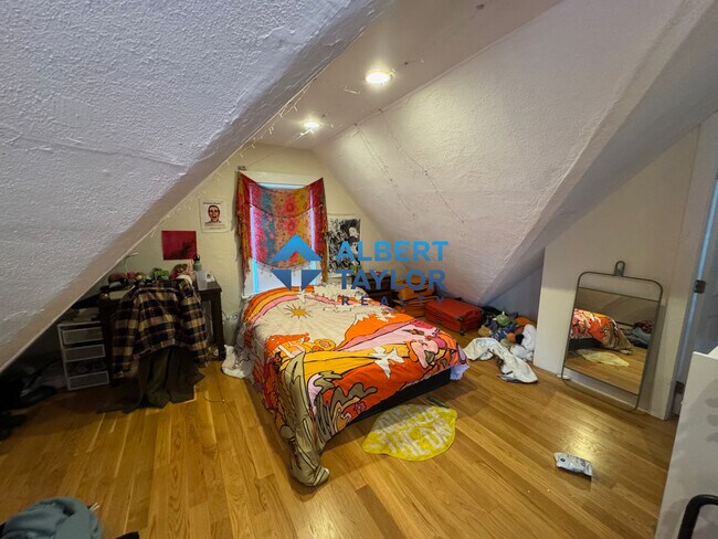 1 Woodstock Ave, Unit 1