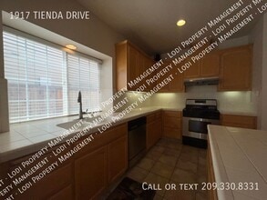 1917 Tienda Dr in Lodi, CA - Building Photo - Building Photo