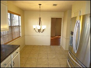 12124 Shawnee Forest Dr in Little Rock, AR - Foto de edificio - Building Photo