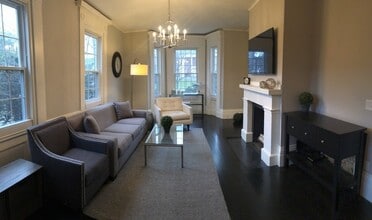 488 Centre St in Newton, MA - Foto de edificio - Building Photo