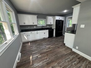 9051 E Mt Zion Church Rd in Hallsville, MO - Building Photo - Building Photo