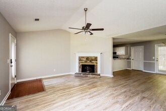 120 Lakefront Dr in Covington, GA - Foto de edificio - Building Photo