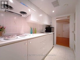 18 Nanaberry St in Toronto, ON - Building Photo