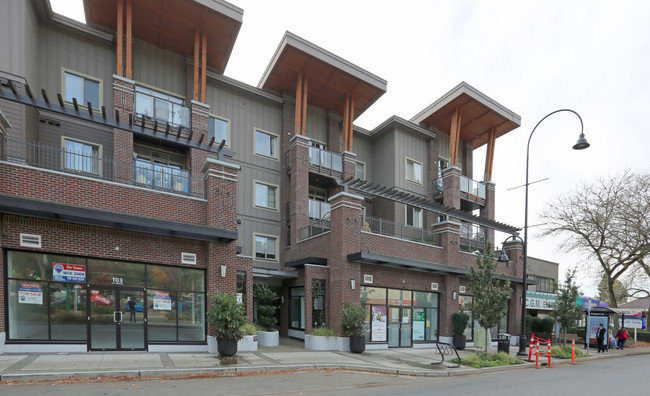 Ivy on Marine in North Vancouver District, BC - Building Photo - Building Photo