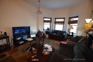 1689 Beacon St, Unit 3 in Brookline, MA - Building Photo