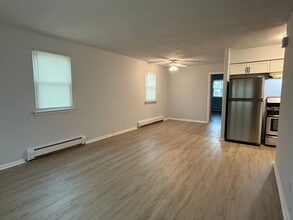 31 Thomas Rd in Aston, PA - Building Photo - Building Photo