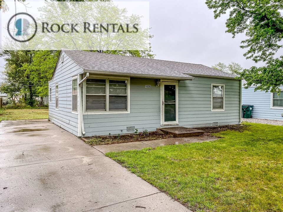 1606 E 5th Ave in Hutchinson, KS - Foto de edificio