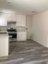 3835 E 10th St in Long Beach, CA - Foto de edificio - Building Photo