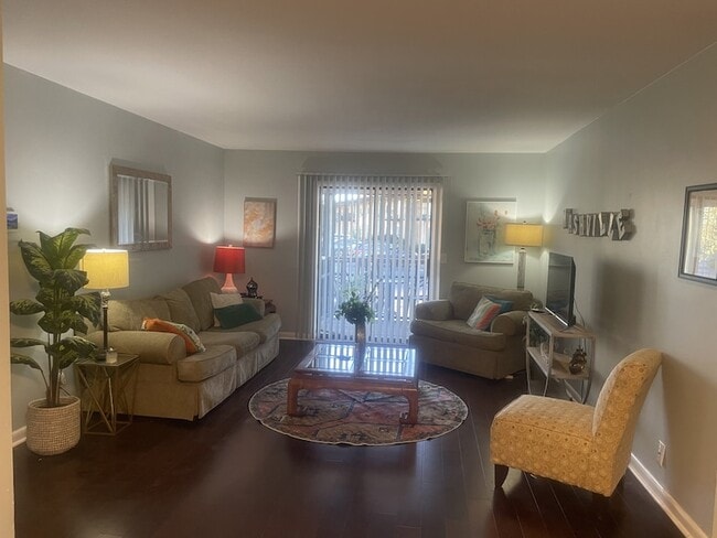 555 N Dupont Ave, Unit 94 in Nashville, TN - Foto de edificio - Building Photo