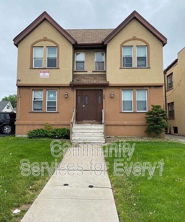 2415 Delaware Ave in Buffalo, NY - Building Photo