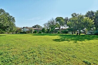 711 Eberhart Ln in Austin, TX - Building Photo - Building Photo