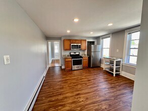 31 Holman St, Unit #3 in Attleboro, MA - Building Photo - Building Photo