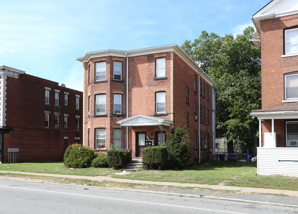 1499-1501 Main St in East Hartford, CT - Building Photo