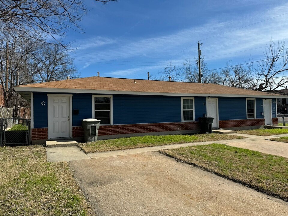 1900 N 4th St in Killeen, TX - Building Photo