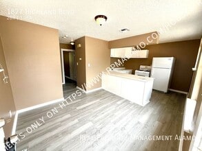 1827 E Highland Blvd in San Antonio, TX - Building Photo - Building Photo