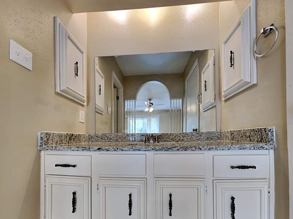 22606 Meadowgate Dr in Spring, TX - Building Photo