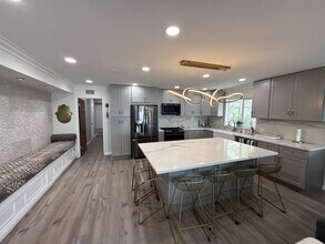 1174 E Ocean Blvd in Long Beach, CA - Building Photo - Building Photo