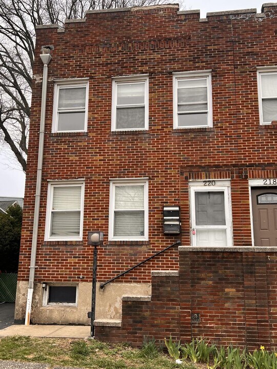 220 Sedore Ave in Fairview, NJ - Building Photo
