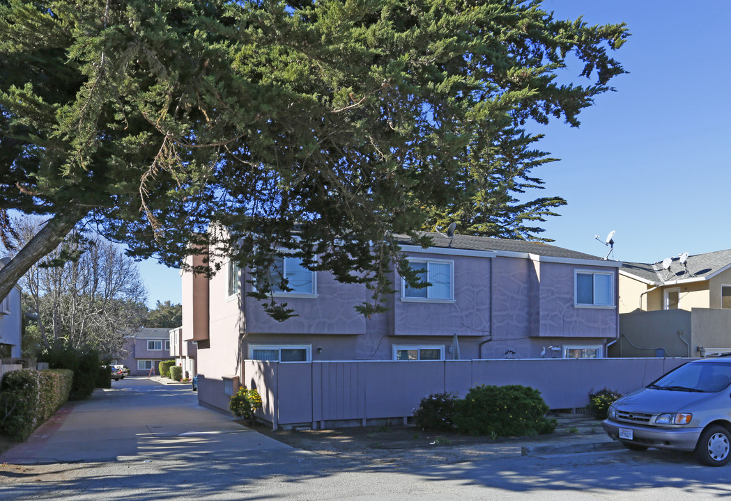 Beachwood Townhouses in Marina, CA - Building Photo