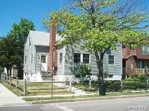 37 Edgewood Rd in Port Washington, NY - Building Photo