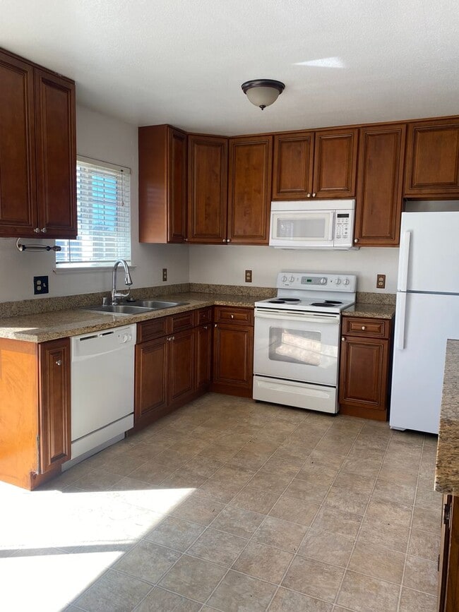 1460 Linden Way in Manteca, CA - Building Photo - Building Photo