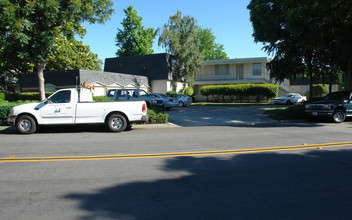 995 Ponderosa Ave in Sunnyvale, CA - Building Photo - Building Photo