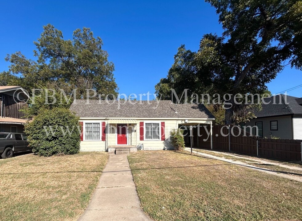 2008 W 3rd Ave in Corsicana, TX - Building Photo