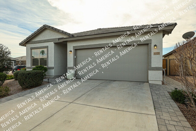 6321 W Latona Rd in Phoenix, AZ - Foto de edificio - Building Photo