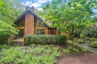 150 Copeces Ln in East Hampton, NY - Building Photo