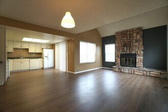 282 Cobblestone Dr in Colorado Springs, CO - Foto de edificio - Building Photo
