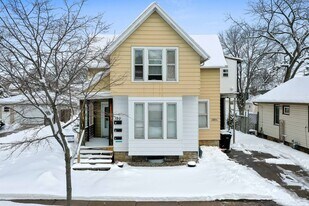 120 E Spring St in Appleton, WI - Building Photo