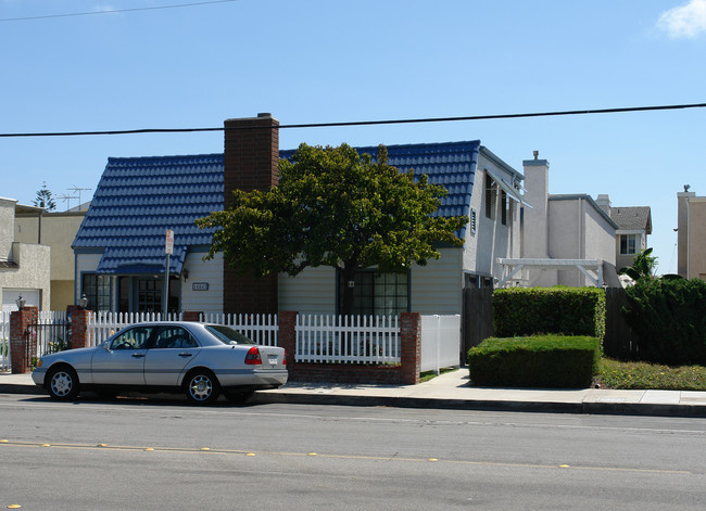 16642 Algonquin St in Huntington Beach, CA - Building Photo - Building Photo