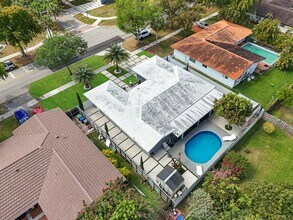6951 Miami Lakeway S in Miami Lakes, FL - Building Photo - Building Photo