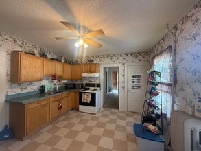 384 Park St in Bristol, CT - Building Photo - Building Photo