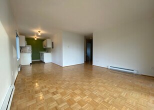 65 Kirkland Ave, Unit 214 in Kirkland, WA - Building Photo - Building Photo