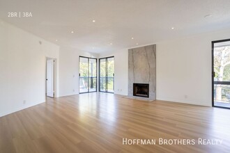 723 Westmount Dr in West Hollywood, CA - Building Photo - Building Photo