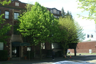 Admiral Apartments in Seattle, WA - Building Photo - Other