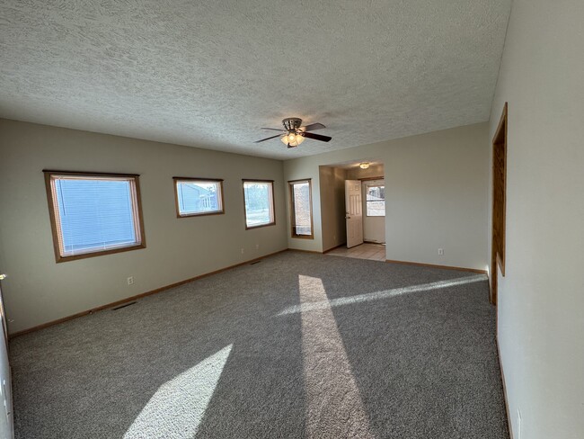 2524 N Buckingham Rd in Fremont, NE - Building Photo - Building Photo