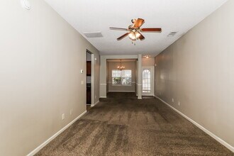 7796 Newbury Dr in Jonesboro, GA - Foto de edificio - Building Photo