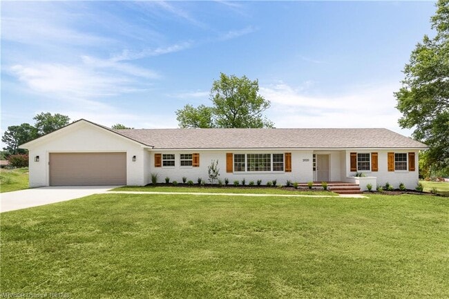 property at 2020 Country Club Ave
