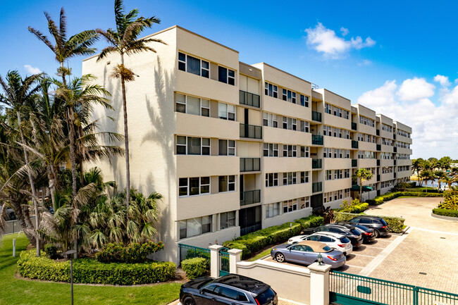 Port de Mer in Hillsboro Beach, FL - Foto de edificio - Building Photo