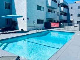 620 N Sweetzer Ave in West Hollywood, CA - Building Photo