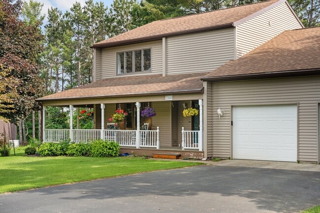 3541 Southridge Ct in Traverse City, MI - Building Photo - Building Photo