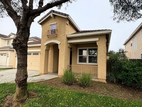 1146 Oatgrass Way in Los Banos, CA - Building Photo - Building Photo